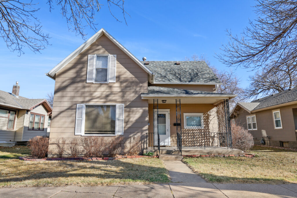 1704 W 5th St