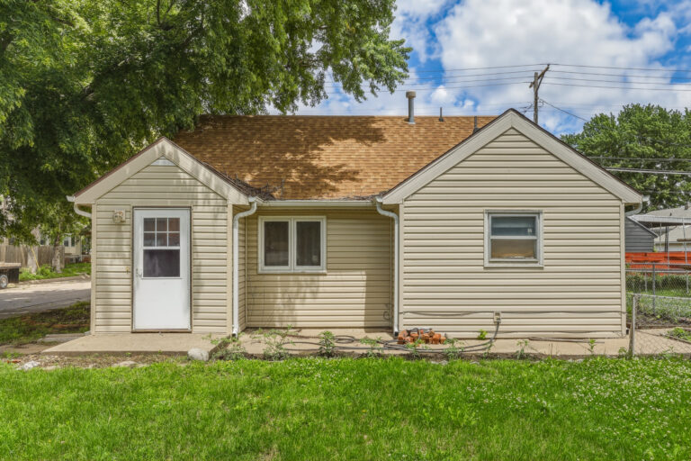 1522 W 2nd