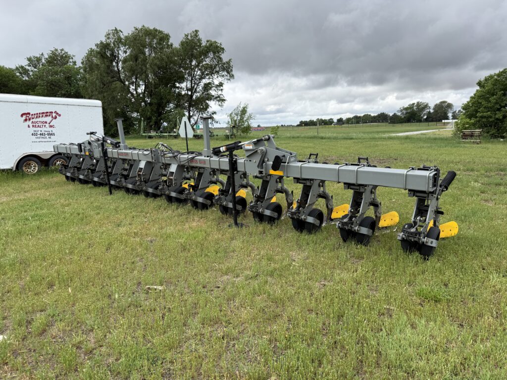 Hiniker 6000 Cultivator
