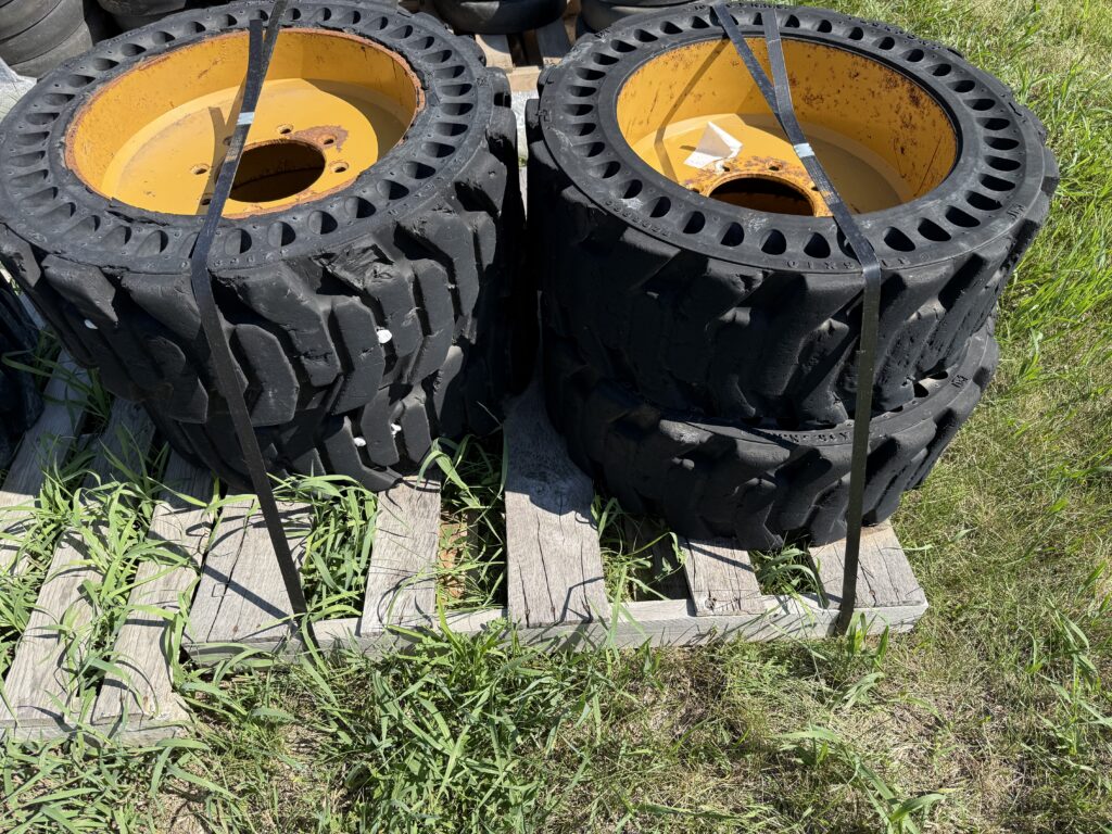 CAT Flexport tires