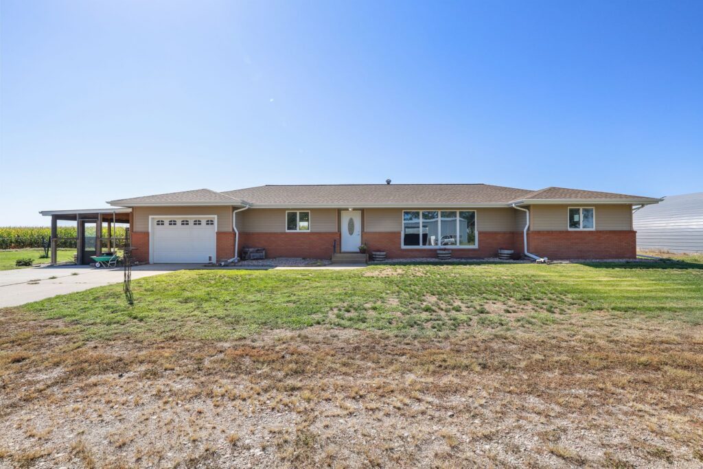 13745 W Oregon Trail Rd. Roseland, NE