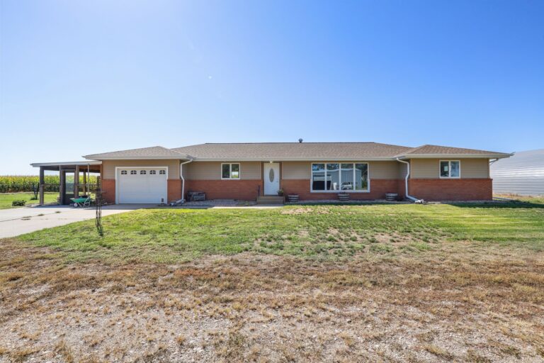13745 W Oregon Trail Rd. Roseland, NE
