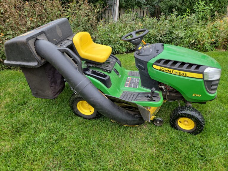 John Deere E110 Riding Lawn Mower